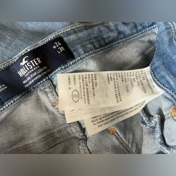 Hollister Distressed Jeans - Picture 10 of 10